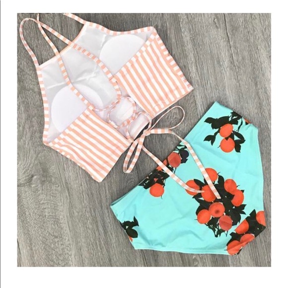 Two piece swim suit. Size small. - Picture 4 of 4